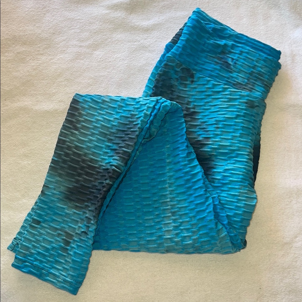 Leggings Blue butt enhancing Textured “scrunch” Women’s medium